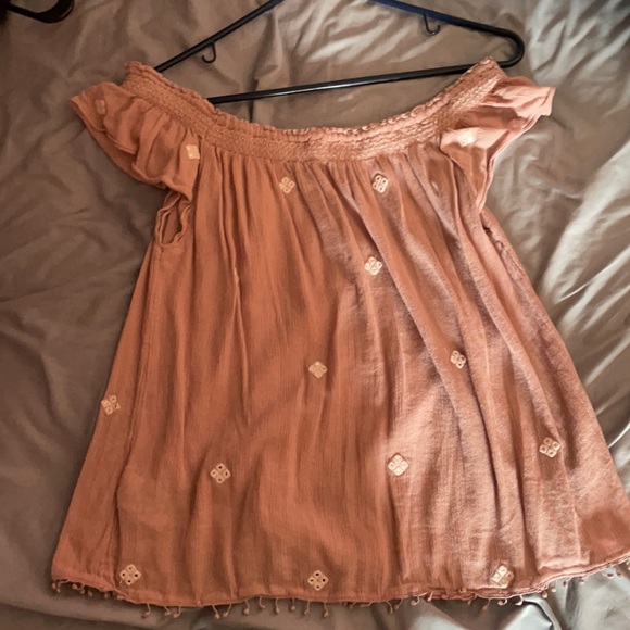 American Eagle Outfitters Tops - Off the shoulder blouse
